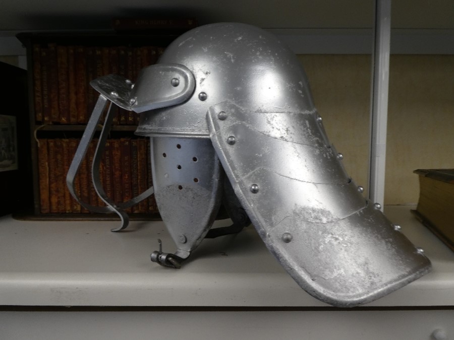 Reproduction knights helmet - Image 8 of 8