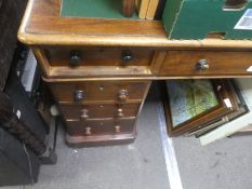 Victorian mahogany pedestal desk with green leather top above nine drawers
