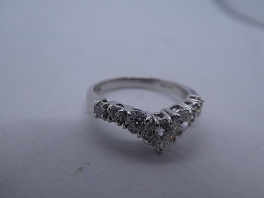 18ct white gold wishbone design graduated diamond 7 stone ring, the central diamond 0.25 carat - Image 3 of 5