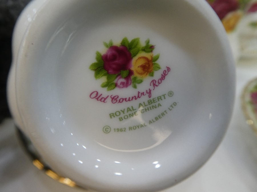 A Quantity of Royal Albert 'Old Country Roses' teaware - Image 2 of 3