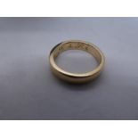 9ct yellow gold wedding band, marked 375, size M, approx 4.9g