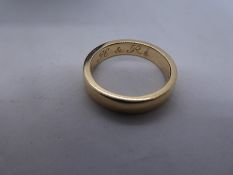 9ct yellow gold wedding band, marked 375, size M, approx 4.9g