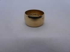 9ct yellow gold wedding band, marked 375, size T, approx 12.5g