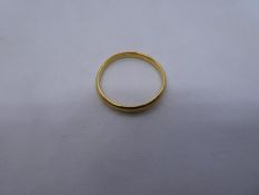 22ct yellow gold wedding band, size P, weight approx 2.2g, marked 22