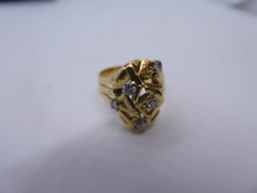 Unusual geometric design 18ct yellow gold ring with 5 diamonds incorporated in the design, marked 18 - Image 2 of 3