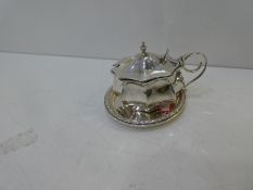 An ornate pretty trinket dish, hallmarked Birmingham 1949, Adie Brothers Ltd, with a silver salt wit