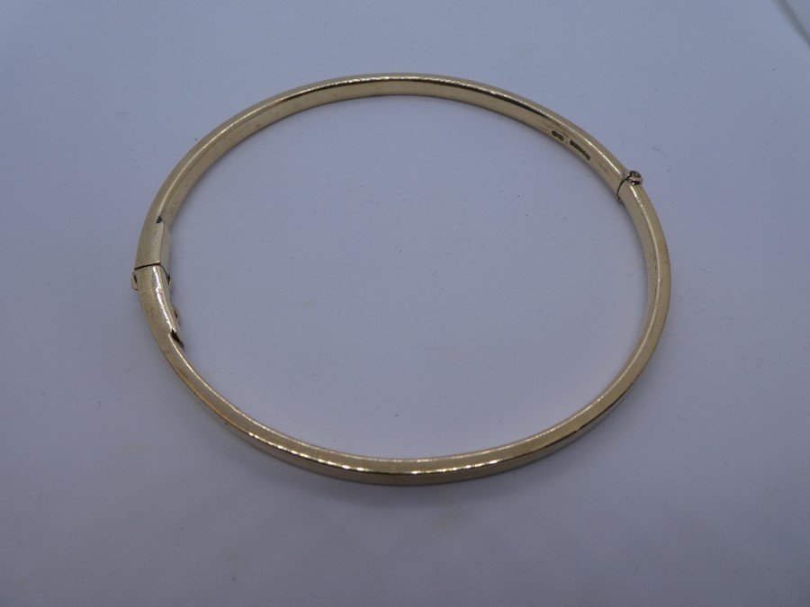 9ct yellow gold bangle, approx 8.5cm diameter, marked 375, approx 30.5g