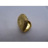 18ct yellow gold heart shaped watch case, marked 18K, approx 2.5cm diameter, approx 8.2g