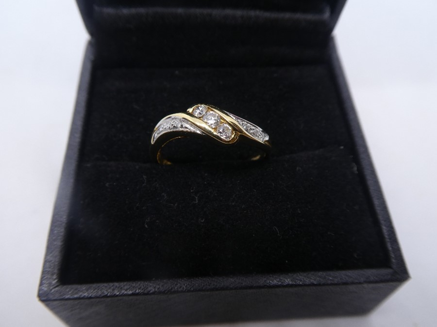 18ct yellow gold diameter cross over ring, size P/Q, approx 3g, marked 750