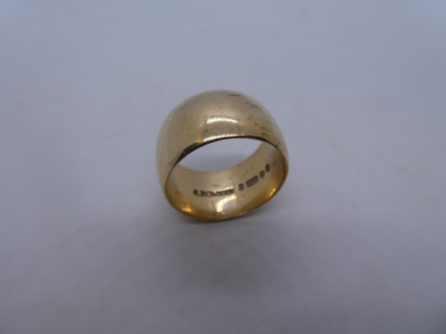 9ct yellow gold wedding band, marked 375, size T, approx 12.5g - Image 2 of 2