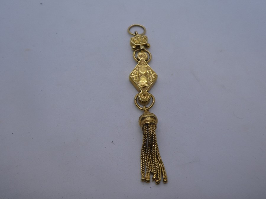 Unusual 9ct yellow gold tassel design pendant marked 375, approx 8.2g