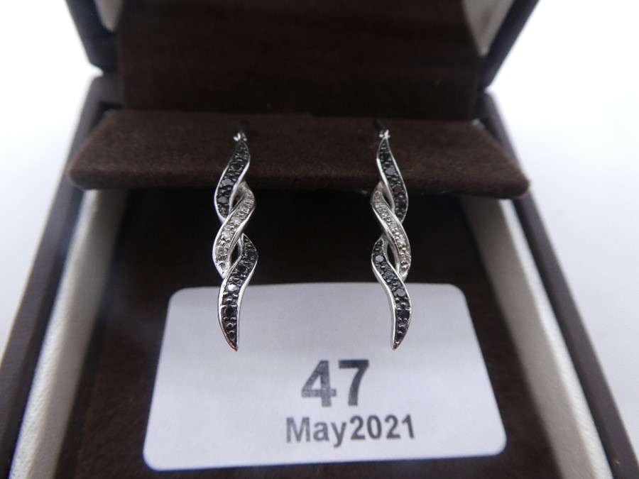 Pair of cased 9ct white gold Sapphire and diamond chip drop earrings, marked 375 in Ernest Jones box - Image 3 of 4