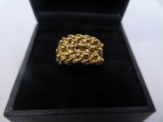 9ct yellow gold keeper ring, marked 375, approx 4.6g, size R/S