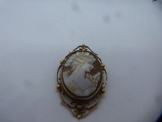 9ct yellow gold mounted cameo brooch, marked 375, approx 5cm in length