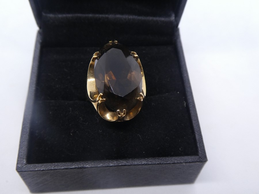 Pretty 9ct yellow gold dress ring with oval faceted Smoky Topaz, marked 375 Size N