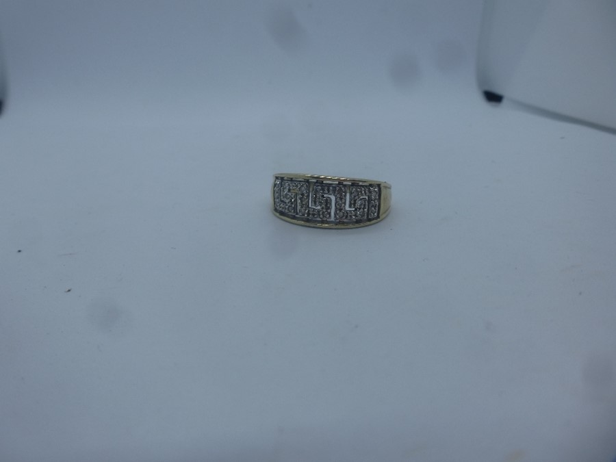 9ct yellow gold dress ring with Greek key design diamond set ring, size U, marked 375, 2.9g approx