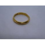 22ct yellow gold band, size N/O, 3.6g, marked 22