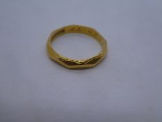 22ct yellow gold band, size N/O, 3.6g, marked 22