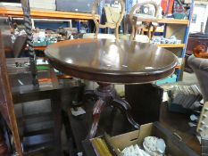 Victorian mahogany loo table on quatrefoil supports