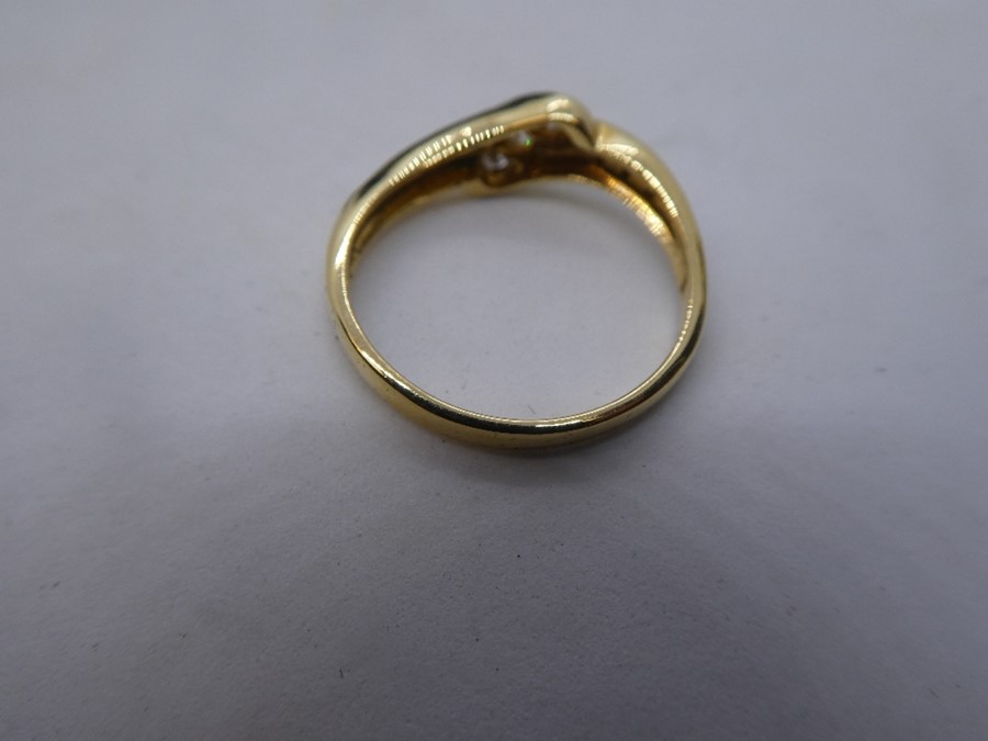 18ct yellow gold diameter cross over ring, size P/Q, approx 3g, marked 750 - Image 2 of 2