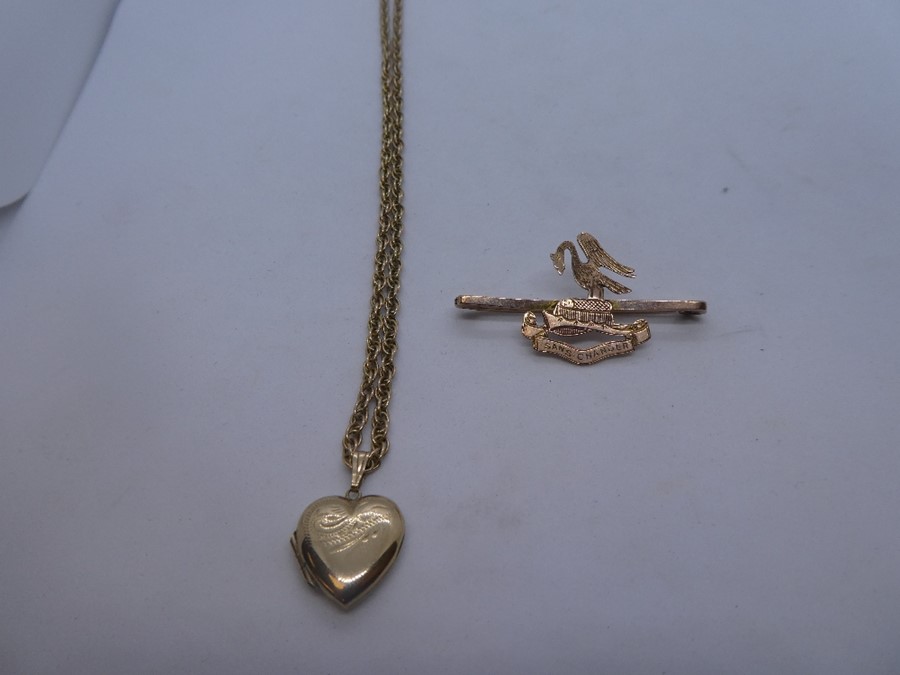 9ct yellow gold bar brooch marked 9ct in the form of a bird, together with a 9ct gold heart locket o