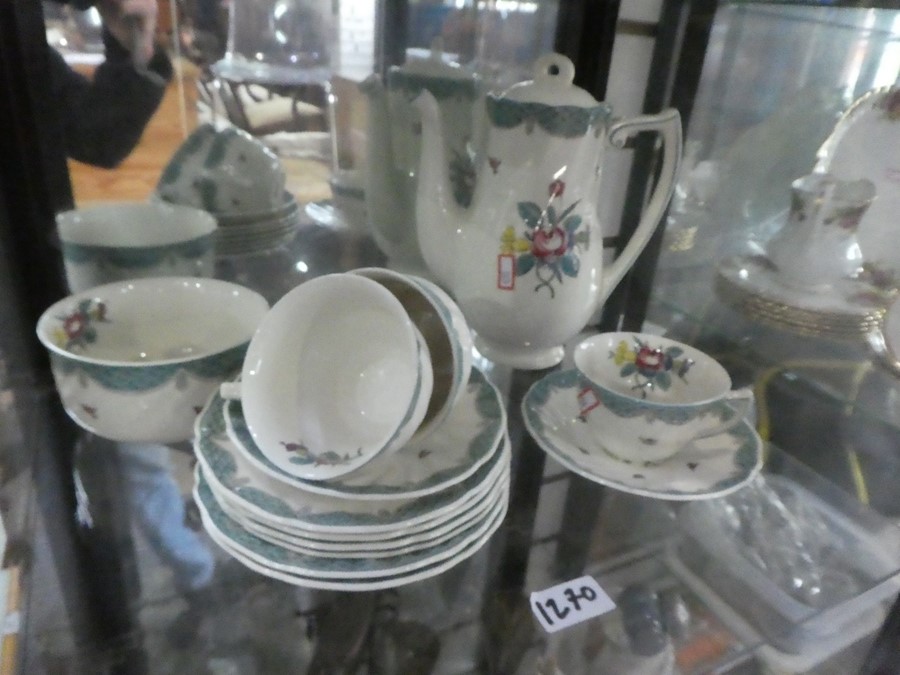 2 shelves of Royal Doulton 'Lowestoft Bouquet' tea and dinnerware - Image 3 of 3