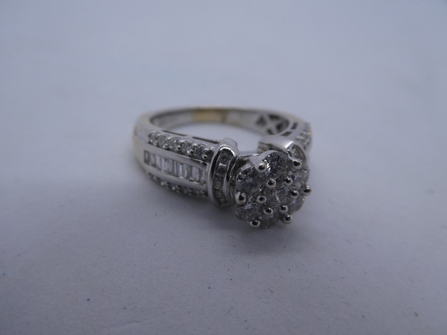 Contemporary diamond cluster ring, 7 0.10 carat diamonds form the flower head mounted in 18ct white - Image 2 of 6