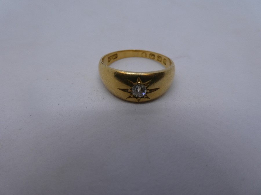 18ct yellow gold gypsy ring inset with single diamond, marked 18, size N, approx 0.10 carat, marker - Image 3 of 3
