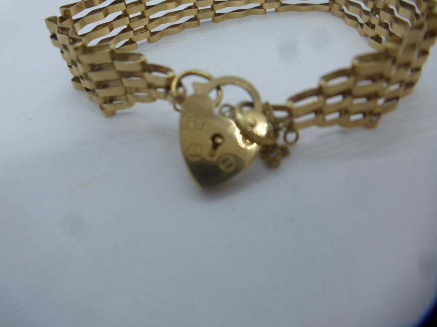 9ct yellow gold 5 bar gatelink bracelet with heart shaped clasp, marked 375, approx 7.7g - Image 2 of 4