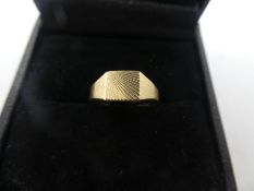 9ct yellow gold signet ring, marked 375, size J, weight approx 1.7g