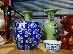 Selection of Oriental china incl vases, bowls etc