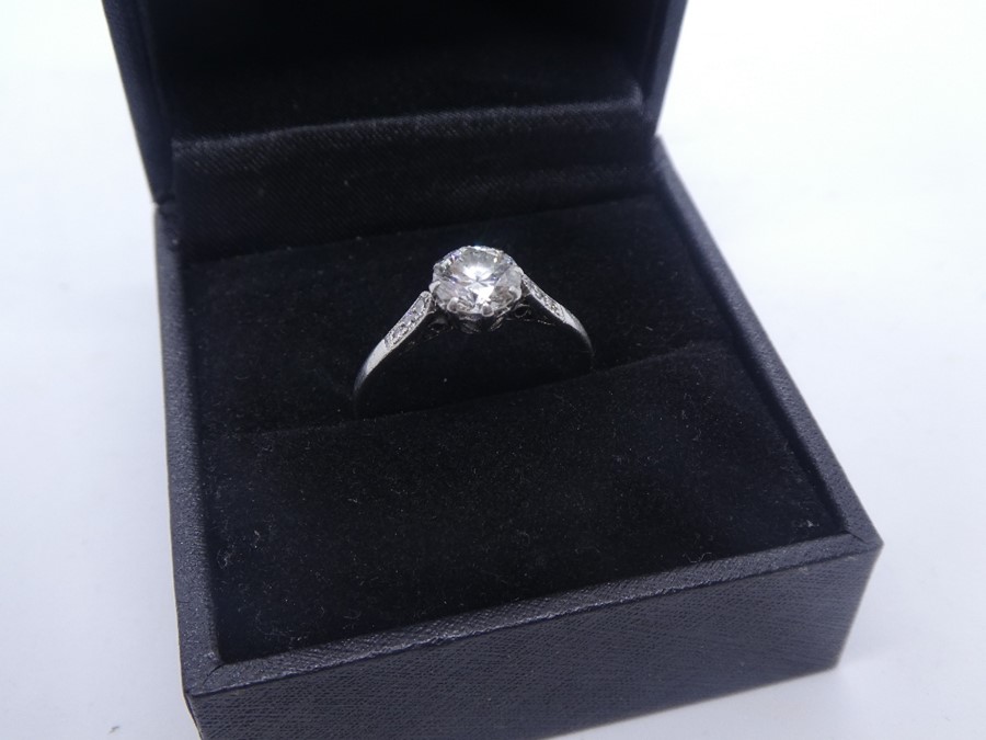 Beautiful platinum diamond ring with one central brilliant cut diamond, approx. 1.15 Carat diamond, - Image 4 of 5
