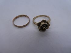 9ct yellow gold Rose design ring size L/K & 9ct yellow old wedding band, both marked 375, weight app