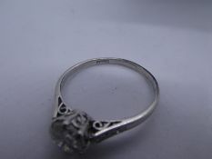 Beautiful platinum diamond ring with one central brilliant cut diamond, approx. 1.15 Carat diamond,