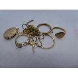 Quantity of 9ct yellow gold scrap jewellery to include oval locket, broken rings, broken chains, ear