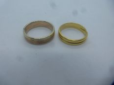 9ct two tone wedding band approx 4.4g, size O marked 375 and 18ct yellow gold crossover design weddi