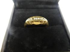 18ct yellow gold gypsy ring set with 5 graduated diamond chipos marked 18, size U, approx 2.5g