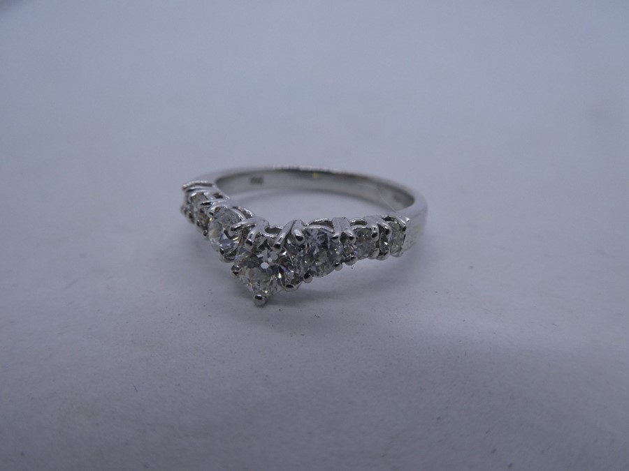 18ct white gold wishbone design graduated diamond 7 stone ring, the central diamond 0.25 carat - Image 5 of 5