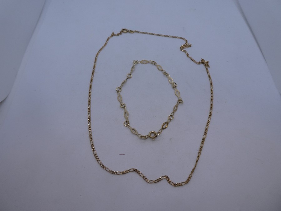 9ct yellow neckchain, marked 375 and a similar 9ct yellow gold bracelet, both marked 375, weight app