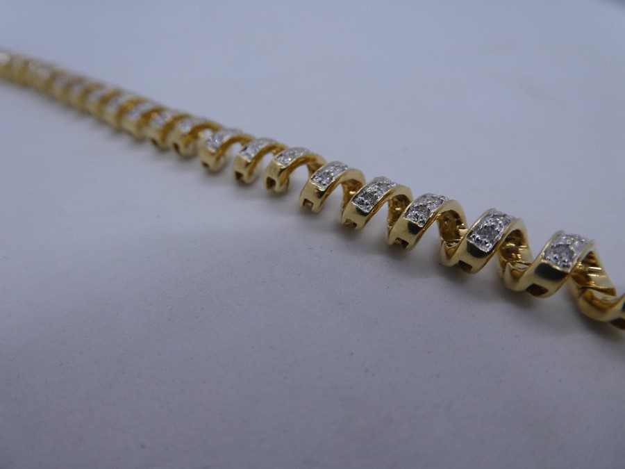 Pretty 18ct yellow gold spiral design bracelet inset with diamond chips on each spiral, approx 18cm, - Image 3 of 3