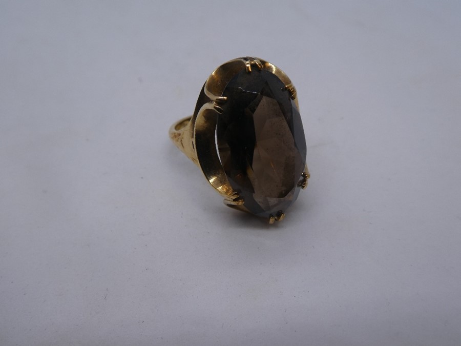 Pretty 9ct yellow gold dress ring with oval faceted Smoky Topaz, marked 375 Size N - Image 3 of 3