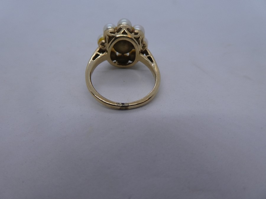 Pretty 10K yellow gold pearl flower design ring, marked 10K, size M - Image 2 of 2
