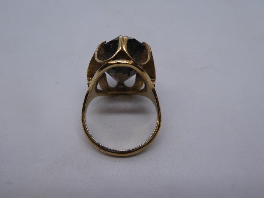 Pretty 9ct yellow gold dress ring with oval faceted Smoky Topaz, marked 375 Size N - Image 2 of 3