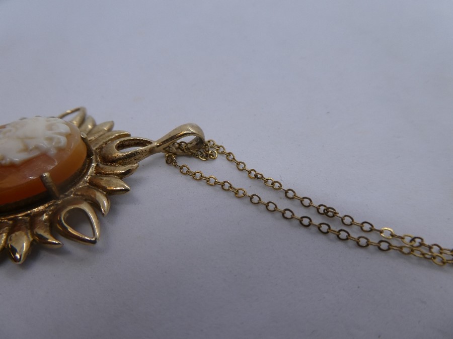 9ct yellow gold Cameo set pendant marked 375, on a fine yellow metal neck chain, unmarked, gross wei - Image 3 of 3