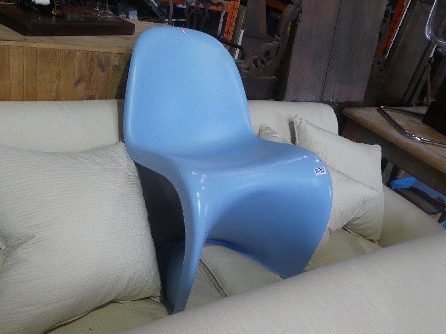 2 Retro Perspex and chrome chairs and similar blue plastic example - Image 5 of 5