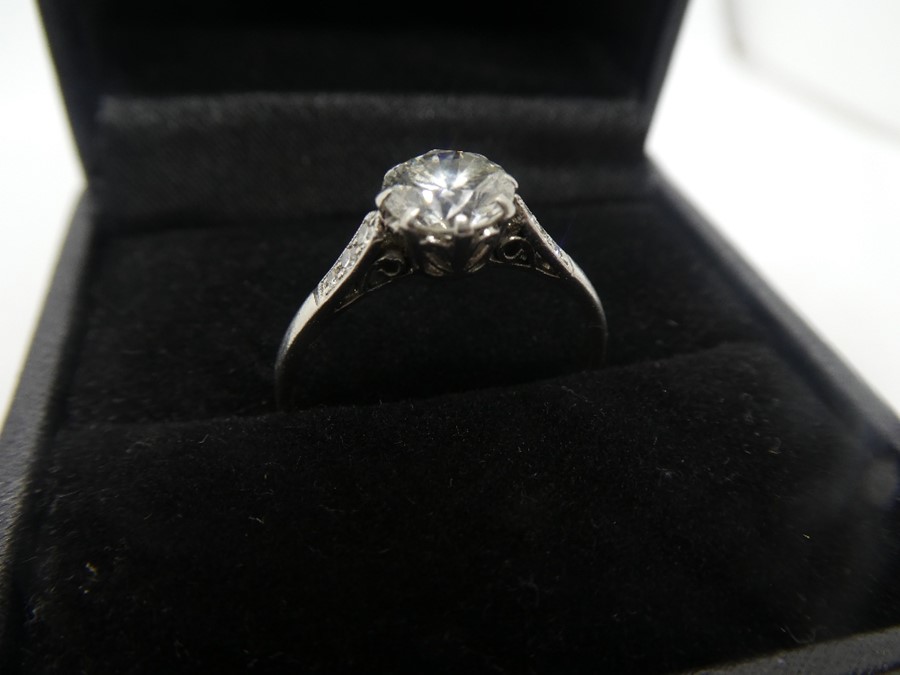 Beautiful platinum diamond ring with one central brilliant cut diamond, approx. 1.15 Carat diamond, - Image 2 of 5