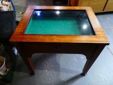 Coffee table style display cabinet AF