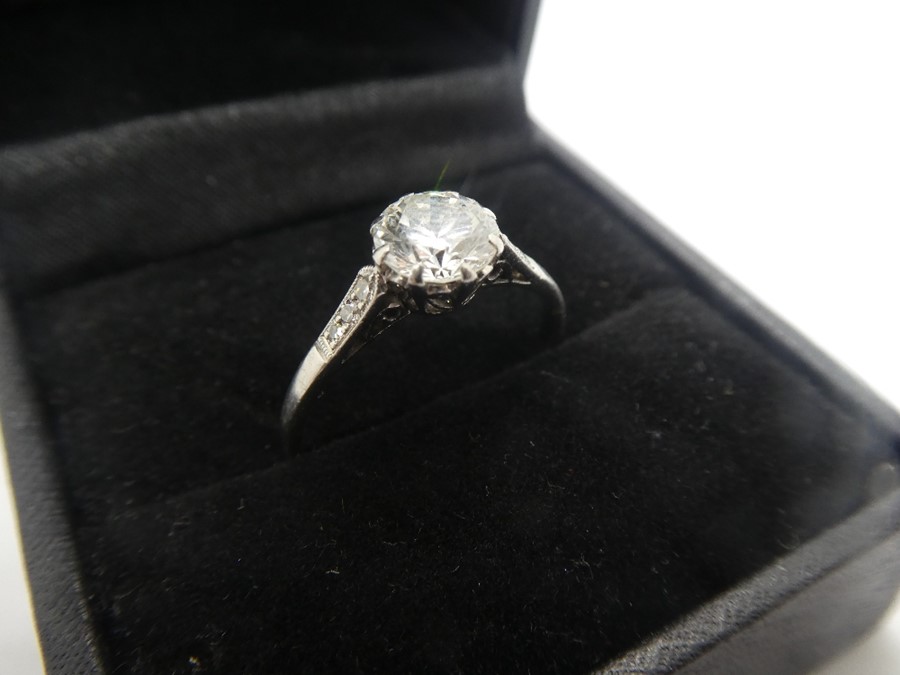 Beautiful platinum diamond ring with one central brilliant cut diamond, approx. 1.15 Carat diamond, - Image 3 of 5