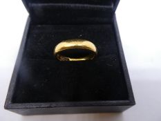 22ct yellow gold wedding band, size M, marked 22, weight approx 6.6g