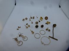 Collection of 9ct yellow gold and other yellow metal earrings including studs, hoops, etc, gross wei